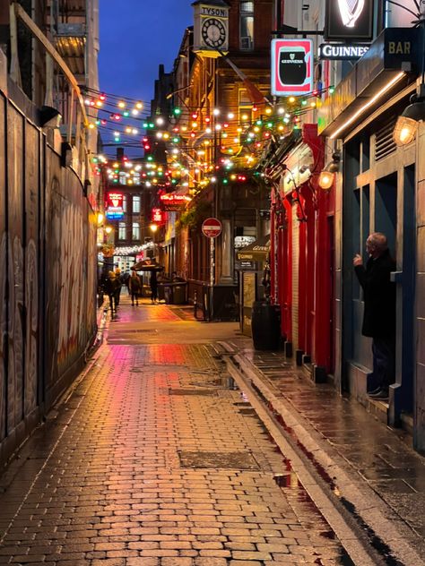 Neon Street Photography, Bar Street, Clean Metal, Night Bar, Photography Night, Stone Street, Bar Scene, Temple Bar, Street Painting