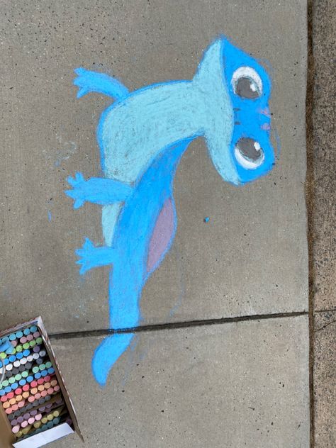 Lilo And Stitch Chalk Art, Chalk Art Disney Characters, Chalk Characters Easy, Chalk Art Ideas Disney, Disney Chalk Art Easy, Sidewalk Chalk Art Disney, Animal Chalk Art, Chalk Art Disney, Frozen Lizard