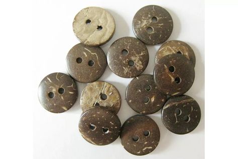 Coconut Shell Candle, Shell Candle Holder, Button Collecting, Diy Coconut, Coconut Wood, Shell Candles, Types Of Buttons, Antique Buttons, Button Art