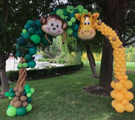 Safari Arch Balloon, Zoo Balloon Garland, Jungle Theme Party Decor, Jungle Theme Balloon Arch, Jungle Safari Birthday Party Decoration Diy, Jungle Balloon Decorations, Safari Balloon Decorations, Animal Balloon Arch, Jungle Balloon Arch