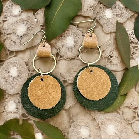 Handmade Leather Earrings, Leather Cricut, Cricut Earrings, Suede Jewelry, Leather Jewellery, Earring Ideas, Gold Circle, Earrings Inspiration, Bohemian Earrings