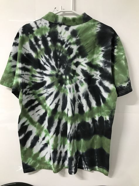 Tie Dye Shirts Aesthetic, Tie Dye Outfits Aesthetic, Tye Dye Ideas, Goth Tie Dye, Tie Dye Aesthetic, Grunge Tie Dye, Tye Dye Shirt, Tie Dye Shirts Patterns, Diy Tie Dye Designs