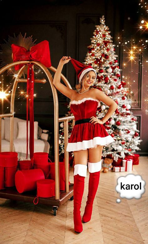 Christmas Fashion Photography, Oktoberfest Woman, Christmas Door Decorating Contest, Christmas Outfit Ideas, Santa Dress, Cute Christmas Outfits, Trendy Christmas Outfits, Christmas Lingerie, Christmas Pics