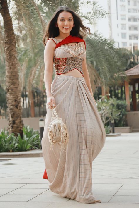 Gaghra Designs, Masoom Minawala, Saree Looks, Corset Blouse, Drape Saree, Draped Blouse, Trendy Dress Outfits, Draped Skirt, Contemporary Wedding