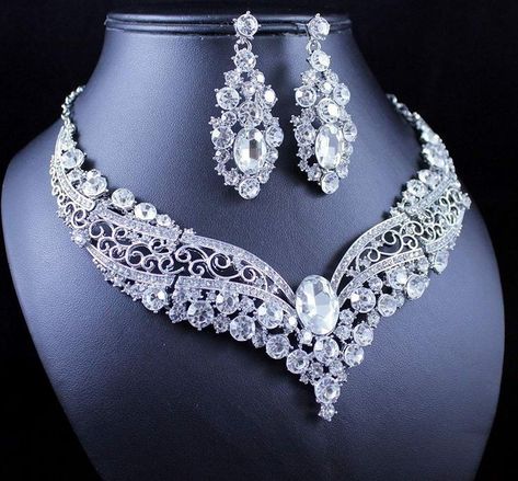 Inexpensive Jewelry, Jewelry Staples, Silver Jewellery Sets, Silver Jewelry Pendant, Fantasy Jewelry, Bridal Jewelry Sets, Necklace Earring Set, Jewelry Trends, Necklace Designs