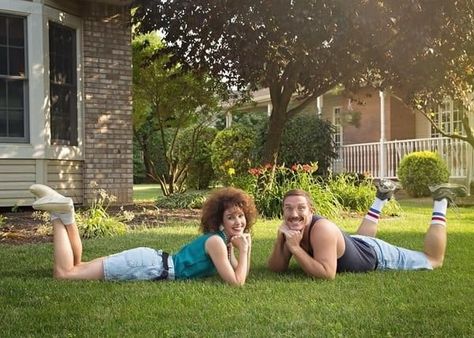 This Couple Did An '80s-Themed Photo Shoot For Their Anniversary, And It's Epic Silly Couple Photoshoot Poses, Cheesy Couple Pictures, Masterminds Photo Shoot, Cheesy Photoshoot, 80s Couple Photoshoot, Awkward Photoshoot, Silly Engagement Photos, Awkward Couple, Awkward Family Pictures