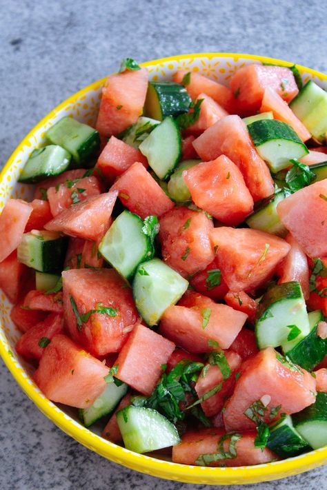 Easy Watermelon Cucumber Salad - A LA INGA Watermelon Cucumber Feta Salad, Cucumber Watermelon Salad, Watermelon Cucumber Salad, Cucumber Feta Salad, Berry Fruit Salad, Creamy Fruit Salads, Homemade Balsamic Vinaigrette, Bbq Salads, Italian Chopped Salad