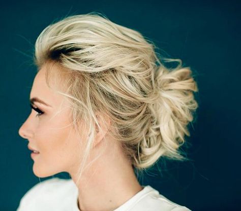 Messy French twist updo Messy French Twist, French Twist Updo, Blonde Updo, Prom Hair Updo, French Twist Hair, Trendy Wedding Hairstyles, Bridesmaid Hair Updo, Low Bun, Penteado Cabelo Curto