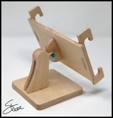 Scroll Saw Patterns Free, Scroll Saw Pattern, Woodworking Hand Tools, Ipad Stand, Scroll Saw Patterns, Fine Craft, Small Wood Projects, Cell Phone Holder, Diy Phone