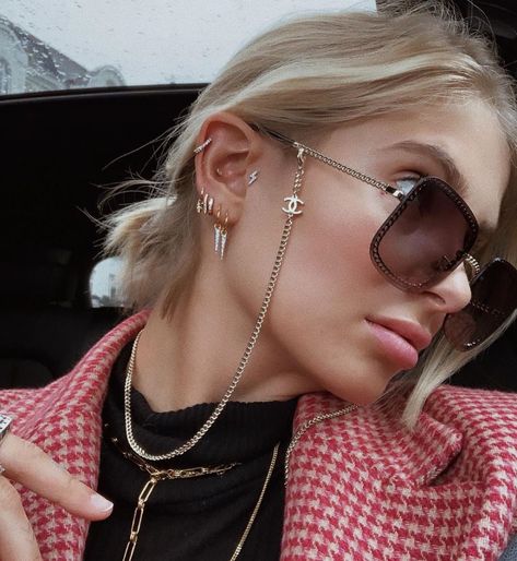 Xenia Adonts (@xeniaadonts) • Instagram photos and videos Xenia Adonts, Eyeglass Jewelry, Sunglasses Cord, Chanel Glasses, Ear Art, Pearl Necklace Designs, Fashion Eye Glasses, Warby Parker, Sunglass Chain