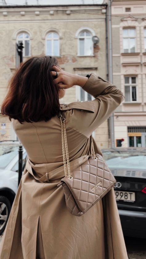 Тренч, trench, bag, Valentino, car, parking, old town, Europe, beige, hair Valentino Bag Outfit, Beige Bag Outfit, Old Money Bags, Fall Adventures, Valentino Bag, Beige Hair, Money Bags, Bag Outfit, Beige Bag