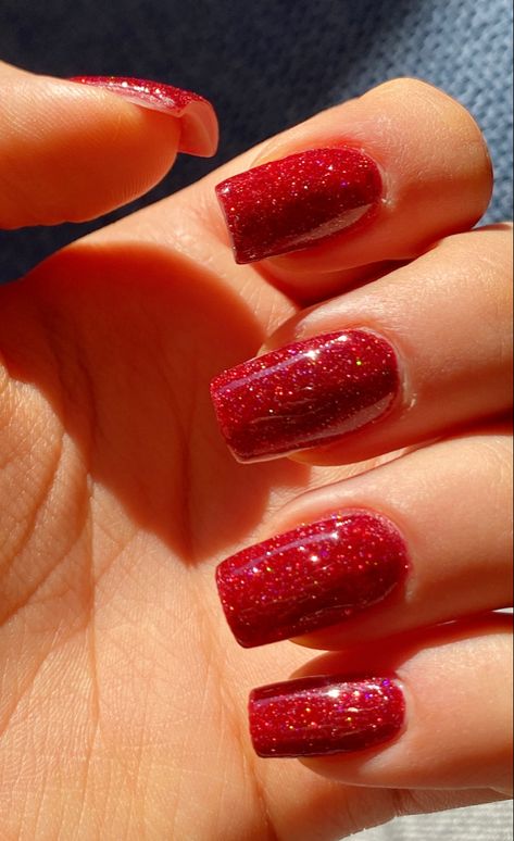 Red Gel Nails Short Glitter, Red Sparkle Gel Nails, Glitter Dark Red Nails, Sparkly Red Nails Christmas, Nail Ideas Shimmer, Red Sparkly Prom Nails, Sparkly Red Nails Acrylic Short, Red Sparkle Acrylic Nails, Glittery Red Nails Acrylic