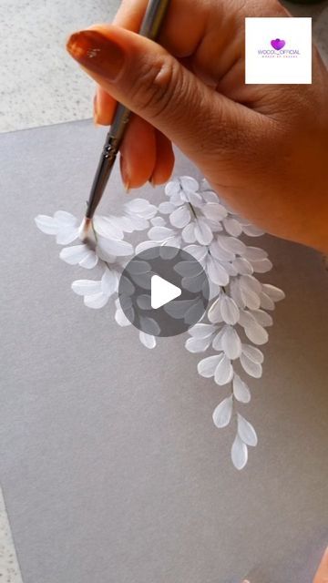 Small White Flowers Painting, Diy Flower Canvas Painting, Painting Flowers On Canvas Easy, How To Flower Painting, Starter Painting Ideas, Easy Paint Flowers Simple, Painted Vines And Flowers, Hanging Flowers Painting, Folk Art Flowers Painting