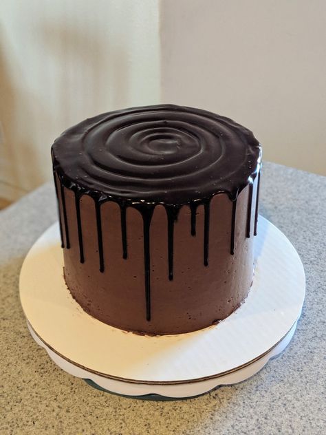 Chocolate drip cake Oreo Drip Cake, Drip Cake Recipes, Purple Chocolate, Baking Projects, Chocolate Drip Cake, Tall Cakes, Mini Tortillas, Chocolate Drip, Drip Cake