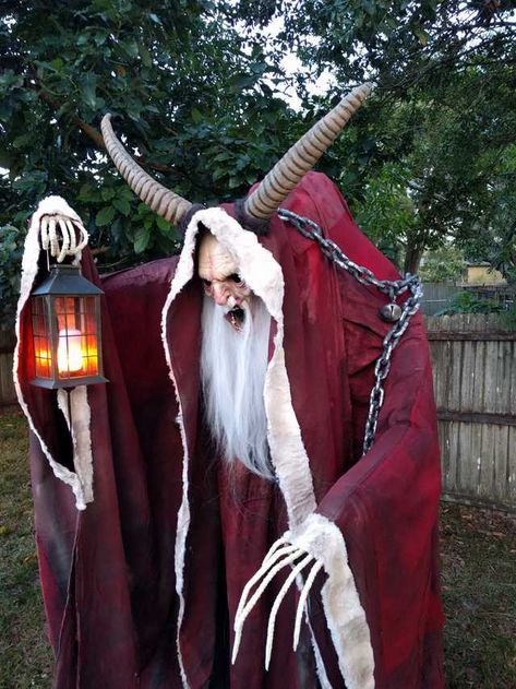 Diy Krampus, Krampus Cosplay, Krampus Movie, Evil Christmas, Dance Macabre, Asylum Halloween, Krampus Christmas, Scary Christmas, Christmas Horror