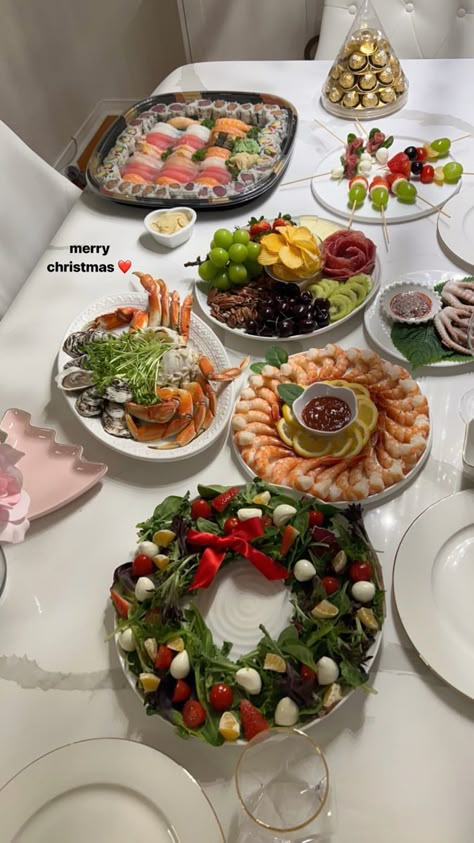 saranghoe tracy sohn update korean christmas food Tracy Sohn, Korean Christmas, Korean Snacks, Christmas Mood, Christmas Aesthetic, Korean Food, Christmas Food, Love Food, Food And Drink