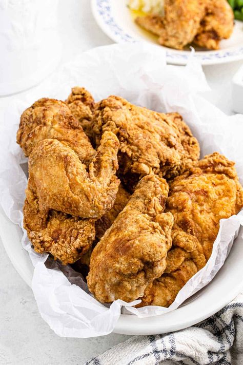 My Big Mama’s Southern Fried Chicken Recipe is highly flavorful because of the seasoned flour and fried to golden brown crunchy perfection. #chicken #friedchicken #southern #soulfood #fried Twice Fried Chicken, Black People Fried Chicken, Louisiana Fried Chicken, Southern Fried Chicken Recipe, Best Fried Chicken Recipe, Deep Fried Chicken, Fried Chicken Recipe Southern, Grandbaby Cakes, Season Recipes