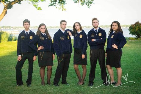 FFA Officer team photo idea.  ©Lauren Ruskey Photography Ffa Officer Pictures Ideas, Ffa Group Pictures, Ffa Officer Pictures, Ffa Photoshoot, Ffa Aesthetic, Yearbook Picture Ideas, Ffa Pictures, Ffa Banquet, Ffa Jacket