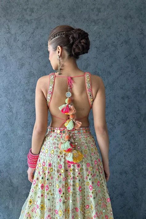 Blouse With Latkan, Backless Blouse Designs Navratri, Backless Blouse Designs For Lehenga, Blouse Designs Backless, Blouse Designs Navratri, Navratri Blouse Designs Latest, Navratri Blouse Designs, Back Blouse Designs, Navratri Blouse