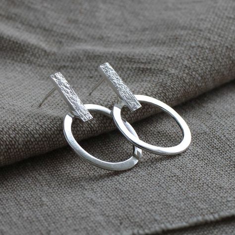 Reflections earrings. Light to wear and the ring moves subtly when worn. Handmade with either a hammered or stone texture. Which would you choose? ♻️ All my jewellery is made completely from 100% certified recycled silver Modern Silver Earrings, Wire Jewelry Earrings, Modern Jewellery Design, Handmade Silver Jewellery, Metalwork Jewelry, Contemporary Earrings, Silver Jewelry Design, Silver Jewellery Sets, Earrings Inspiration