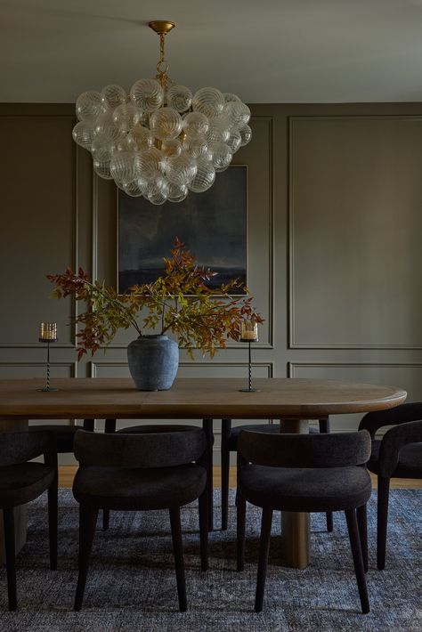 Old Dining Room Aesthetic, Dark Wood Dinner Table, Deep Green Dining Room, Color Drenched Dining Room, Moody Green Dining Room, Cozy Townhouse, Moody Dining Room, Brown Interiors, Dining Room Carpet