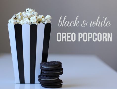 RECIPE | White Chocolate Oreo Popcorn - My Style Vita Oreo Popcorn, Gourmet Popcorn Recipes, White Chocolate Oreos, Homemade Popcorn, Chocolate Oreo, Egg Carton Crafts, Gourmet Popcorn, Popcorn Recipes, Egg Carton