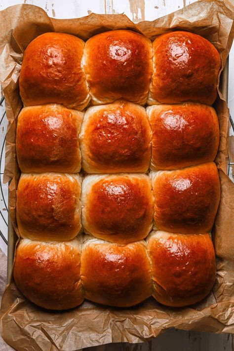 Brown Bread Rolls, Brioche Dinner Rolls, Brioche Bread Recipe, Fluffy Rolls, Butter Rolls, Chocolate Brioche, Pizza Bread Recipe, Buttery Rolls, Savory Baking