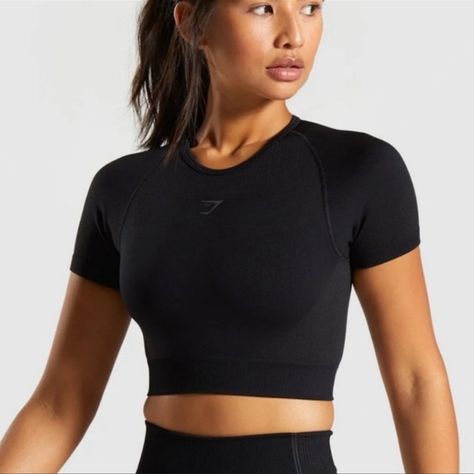 Gymshark Ultra Seamless Crop Top New - Size: L - Color: Black - Condition: New, Excellent Description Let Yourself Glow. - Slim Fit - Cropped Length - Seamless Jacquard Contouring - Cut-Outs To Back - Short Raglan Sleeves - Ribbed Hem - Jacquard Gymshark Logo To Centre Chest - 54% Nylon, 38% Polyester, 8% Elastane - Label Colour: Black High Neck Sleeveless Top, Seamless Crop Top, Gym Crop Top, Gymshark Black, Athletic Crop Top, White Bandeau, Gymshark Women, Long Sleeve Workout, Short Sleeve Crop Top