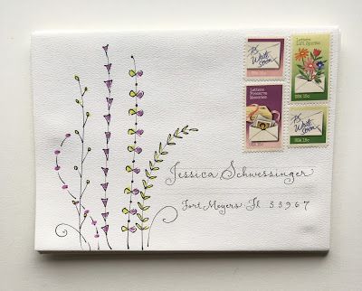 Mail Art Envelopes Hand Drawn, Hand Drawn Envelopes, Envelope Doodles Simple, Envelope Art Diy, Fun Envelopes, Envelope Flowers, Art Envelopes, Penpal Ideas, Hand Lettering Envelopes