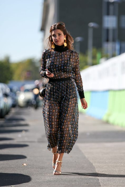 60 Head-To-Toe-Amazing Street Style Snaps From Milan Fashion Week #refinery29 Fest Outfits, Street Style 2016, Outfit Chic, Stil Inspiration, Looks Street Style, Milan Fashion Weeks, Modieuze Outfits, Cool Street Fashion, Fashion Week Street Style