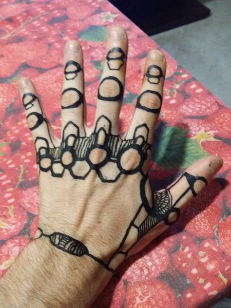 Black henna tattoo robot hand Black Henna Tattoo, Mandala Tattoo Sleeve Women, Small White Tattoos, Inspirational Wrist Tattoos, Cyberpunk Tattoo, Hipster Tattoo, Small Dragon Tattoos, Manga Ideas, Small Matching Tattoos