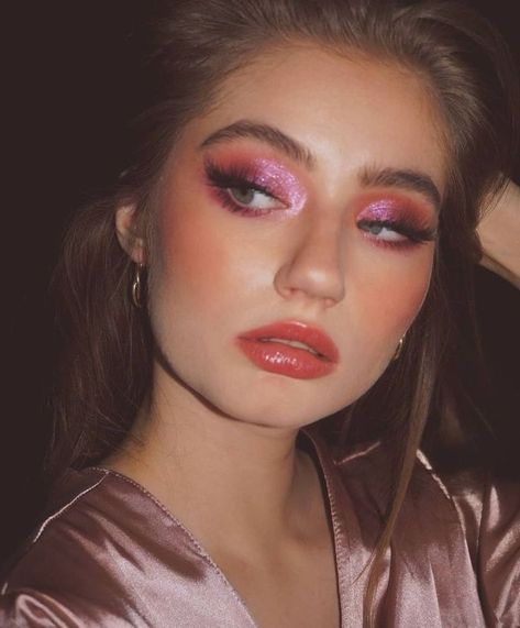 Pink Makeup Looks, Disco Makeup, Maquillage On Fleek, Pink Eye Makeup, Dope Makeup, Makeup Eye Looks, Glamour Makeup, Makeup Makeover, Kiss Makeup