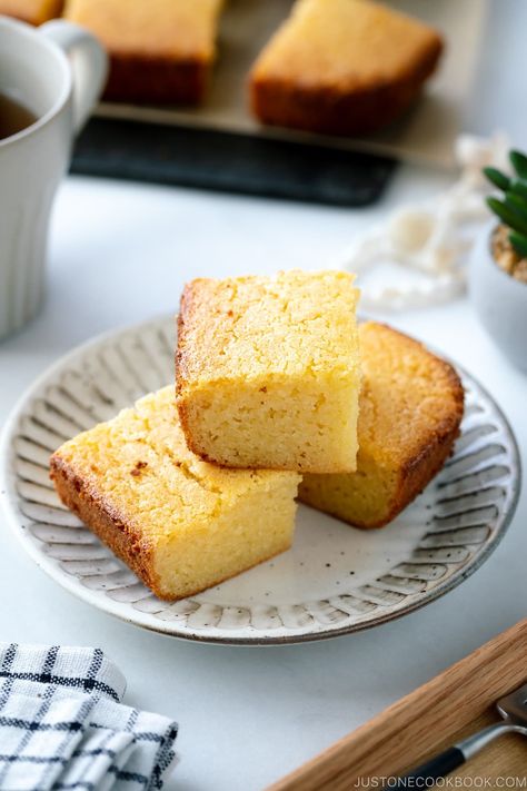 Bring home a taste of Hawaii with this oh-so-delicious Butter Mochi! Made with coconut milk and mochiko (glutinous rice flour), this classic Hawaiian sweet treat will have everyone drooling. You'll love the chewy, buttery texture and tropical flavor of this dessert that's part Japanese mochi and part local coconut cake. It's so simple to make and perfect for your next potluck party or family get-together. #buttermochi #mochi | Easy Japanese Recipes at JustOneCookbook.com Mochiko Cake Recipe, Butter Coconut Mochi, Matcha Butter Mochi, Hawaiian Butter Mochi Recipe, Glutinous Rice Cake Recipe, Butter Mochi Recipe, Japanese Mochi, Butter Mochi, Rice Cake Recipes