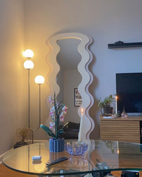 curvy mirror colors 🎨〰 Home Cozy Aesthetic, Warm Room Aesthetic, Funky Apartment Decor, Chill Apartment Vibes, Warm Apartment Aesthetic, Room Decor Maximalist, Pastel Room Aesthetic, Funky Apartment, Warm Apartment