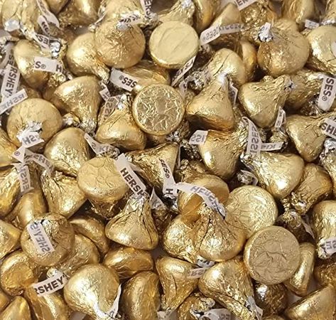 Golden Birthday Themes, Gold Things, Golden Birthday Parties, Buffet Dessert, Bar A Bonbon, Gold Dessert, Gold Candy, Hershey's Kisses, 13th Birthday Parties