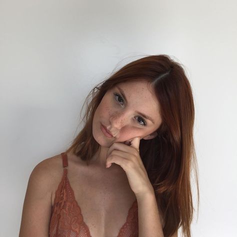 🕷 marina333 🕷 on Instagram: “Lazy about u” Dark Auburn Hair, Girl God, Auburn Hair, Dream Hair, Ginger Hair, Pretty Face, Auburn, Hair Looks, Hair Goals