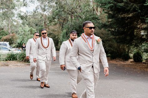 These fellas look incredible in their pale suits and shades, showing of the Samoan ula fala. A classy blend of modern and traditional. Samoan Wedding, Polynesian Wedding, 2026 Wedding, Wedding Planning Decor, Wedding Traditions, Wedding 2025, Wedding Vision, Bridal Parties, Hawaiian Wedding