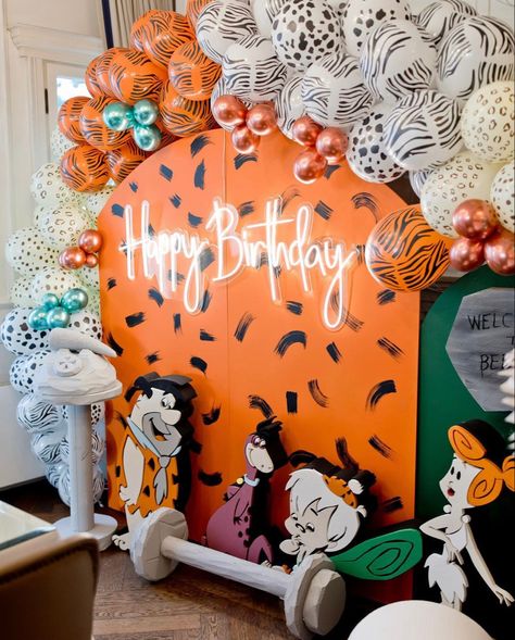 Yabba Dabba Two Party Food, Flinstones Party Decorations, Flinstone Cake Ideas, Flintstone Party Ideas, Pebbles Flintstone Party Decor, Bam Bam First Birthday Theme, Flintstones Baby Shower Ideas, Flintstones Party Decorations, Flintstone 1st Birthday Party