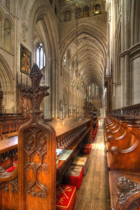 Southwark Cathedral, built in the 11th century, London. English Cathedrals, Southwark Cathedral, London Cathedral, Catholic Churches, Cathedral Architecture, Church Interior, Old Churches, Cathedral Church, Church Architecture