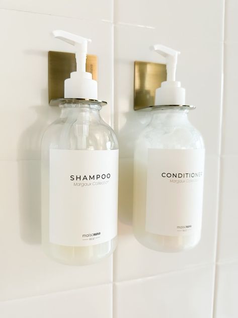 Bathtub Organization Ideas, Shampoo Station Ideas, Shower Organization Ideas, Bathtub Organization, Small Shower Stalls, Bathroom Shower Organization, Standing Shower, Bathroom Tub Shower, Timeless Bathroom