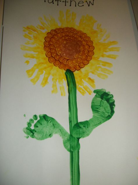 cute idea for kids for mothers day... Sunflower Footprint Art, Hand Print Sunflower, Sunflower Infant Art, Art Ideas For Kids, Fav Flower, Sunflower Crafts, Baby Art Projects, Garden Art Ideas, Toddler Boy Gifts