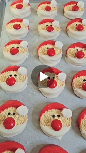 Christmas Eve Cookies For Santa, Santa Oreo Cookies, Santa Oreos, Dipped Oreos Christmas, Golden Oreo Cookies, Santa Recipes, Christmas Oreos, Christmas Oreo, Essential Kitchen Items