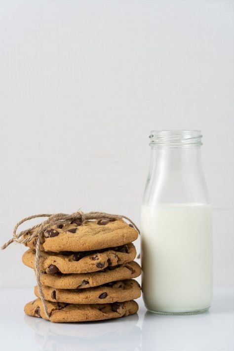 Cookies With Milk, Bottle Of Milk, Cooking Design, Cookie Images, Milk Packaging, Milk Cookies, Milk N Cookies, Coffee Milk, Milk Bottle