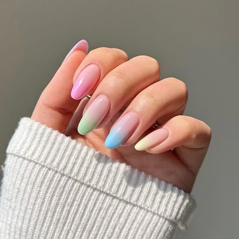 Ombre Nails Designs and Ideas with Full Tutorials ★ Unghie Sfumate, Ombre Manicure, Nails Ombre, Airbrush Nails, Gel Nail Extensions, Ombre Nail, Edgy Nails, Colorful Nails, Polish Ideas