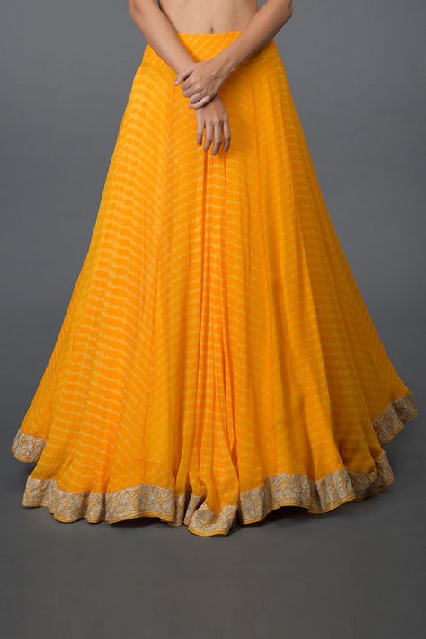 Long Blouse Designs, Lehenga Saree Design, Bandhani Dress, Long Gown Design, Indian Outfits Lehenga, Lehnga Dress, Long Kurti Designs, Half Saree Designs, Long Dress Design