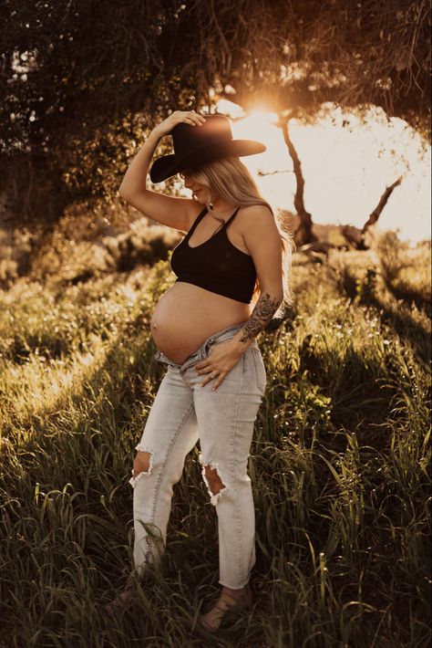 Western Maternity Family Photos, Maternity Photos With Cowboy Hat, Cowgirl Pregnancy Outfits, Western Maternity Pictures With Husband, Cowgirl Maternity Shoot, Maternity Photography Western, Western Pregnancy Photoshoot, Western Maternity Clothes, Rustic Maternity Pictures