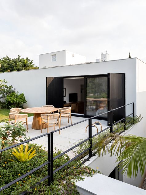 Terrace Housing Architecture, Rooftop Terrace House, Rooftop Office, Loft Terrace, Rooftop House, Miranda House, House Rooftop, Scandinavian Modern House, Apartment Rooftop