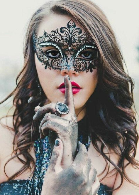 Masquerade Photoshoot, Costumes With Masks, Mask Photoshoot, Diy Halloween Masks, The Mask Costume, Masquerade Theme, Dance Makeup, Venetian Masquerade, Halloween Tattoo