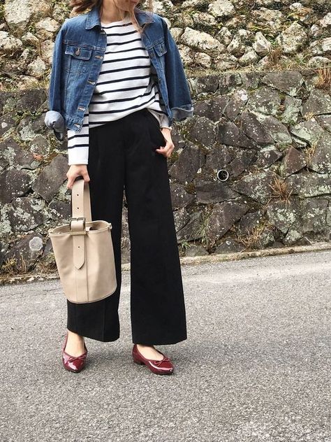 792c7b5aae4a79e78aaeda80516ae2ac Outfits With Striped Shirts, Leg Pants Outfit, Mode Casual, Mode Inspo, Looks Chic, 가을 패션, Work Fashion, Striped Tee, Outfits Casuales