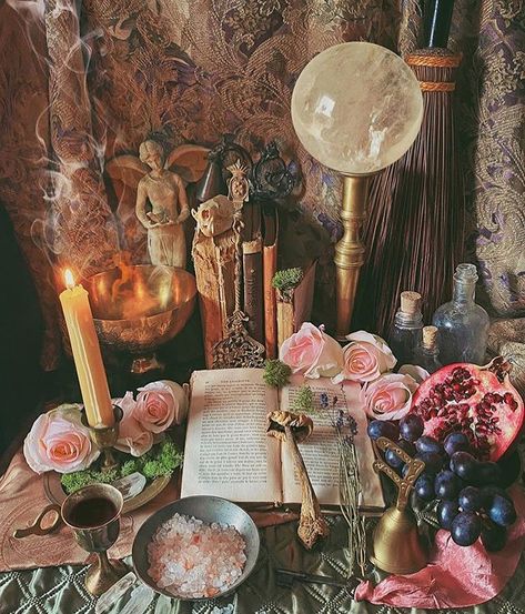 7,292 Likes, 36 Comments - The Green Witch (@thenatureofawitch) on Instagram: “Blessed Beltane! How are you spending it? 🌸 • • • • • Feature By: @whisper_in_the_wood • • • Check…” Sacred Space Altar, Goddess Provisions, Witchcraft Altar, Witch Cottage, Green Witchcraft, Witches Altar, Pagan Altar, Witchy Decor, Season Of The Witch